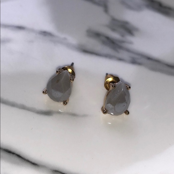 ✨Buy 2 get 1 free!!✨ Grey teardrop earrings - Picture 1 of 1